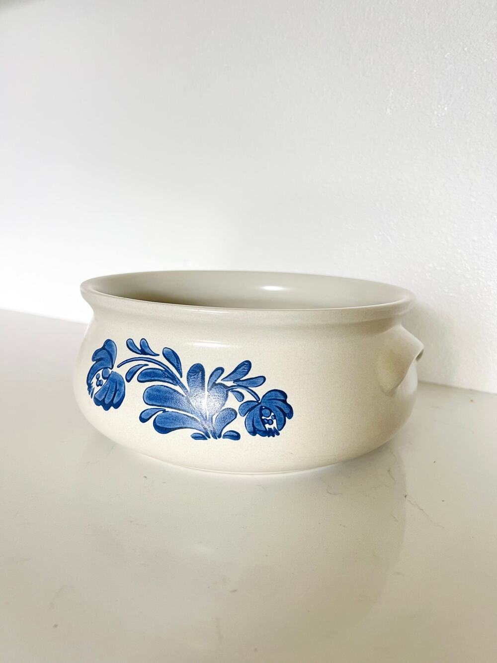 Vtg Pfaltzgraff Yorktowne Blue Stoneware 2qt Casserole Dish Pennsylvania Dutch